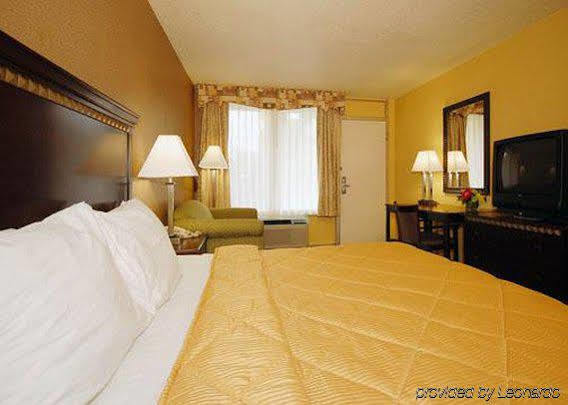 Red Roof Inn Эвергрин Номер фото